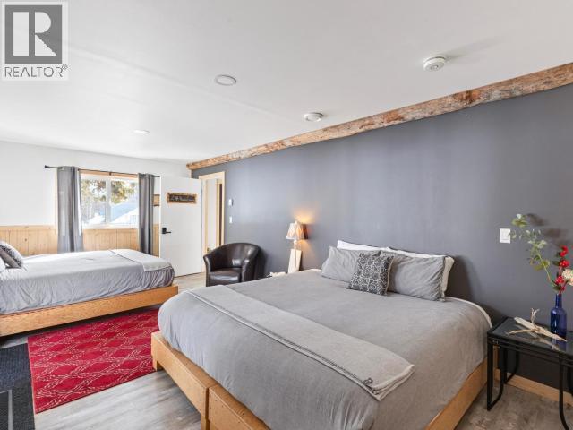 103084 Alaska Highway, Haines Junction, YT - Indoor Photo Showing Bedroom