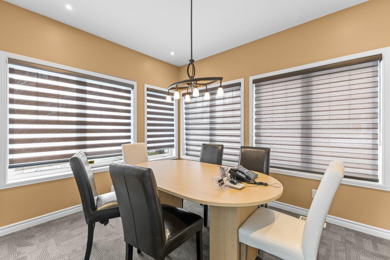 Conference room - 122 Rue Jean-Talon, Saint-Jean-Sur-Richelieu, QC - Indoor Photo Showing Dining Room