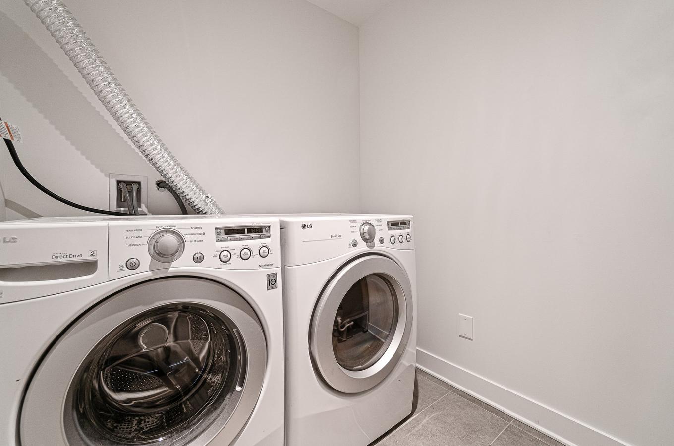 Salle de lavage - Ph402-373 Rue Des Seigneurs, Montréal (Le Sud-Ouest), QC - Indoor Photo Showing Laundry Room