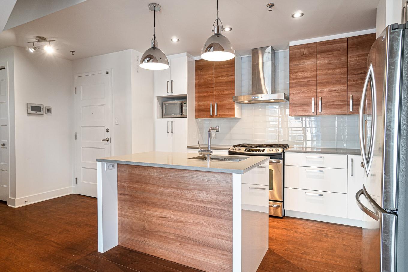 Cuisine - Ph402-373 Rue Des Seigneurs, Montréal (Le Sud-Ouest), QC - Indoor Photo Showing Kitchen With Upgraded Kitchen