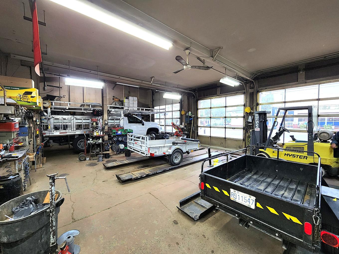 Garage - 4973 - 4975 Boul. Des Laurentides, Laval (Auteuil), QC - Indoor Photo Showing Garage