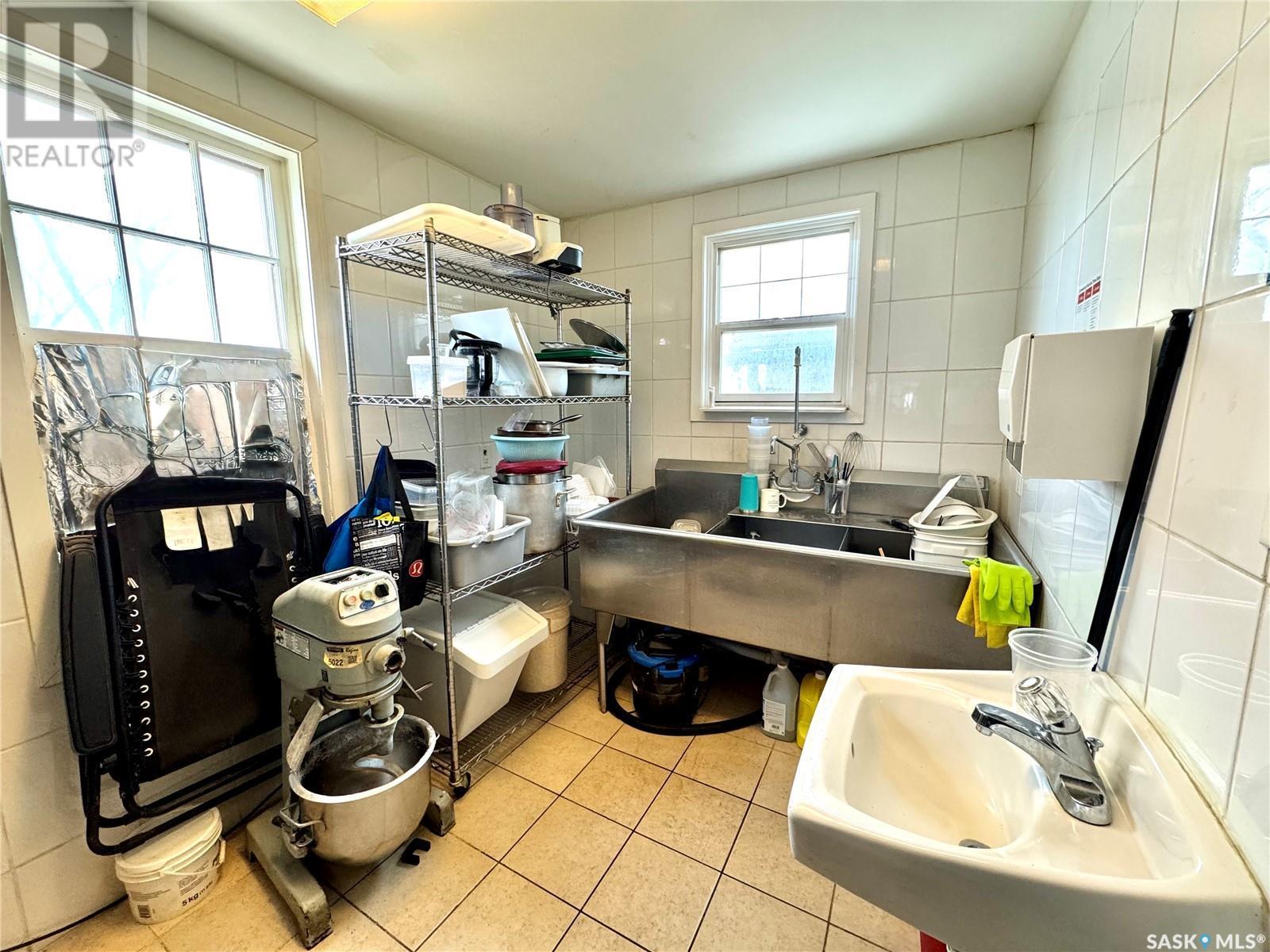 2416 14Th Avenue, Regina, SK