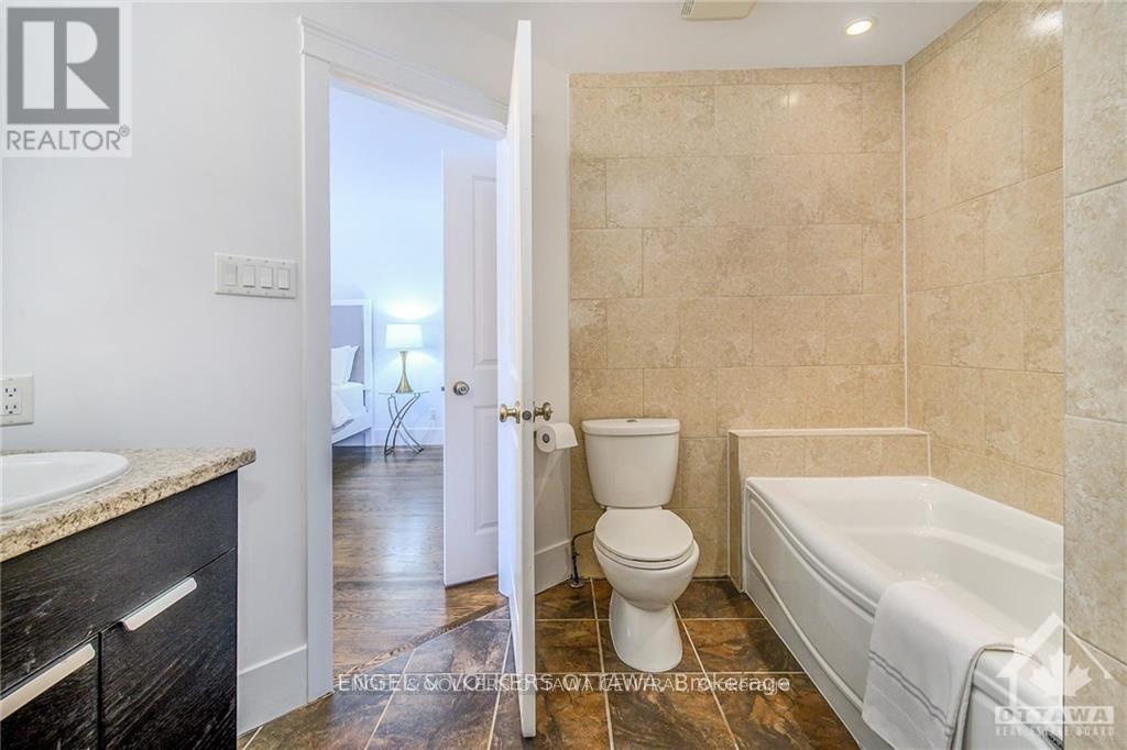 109 Montauk, Ottawa, ON - Indoor Photo Showing Bathroom