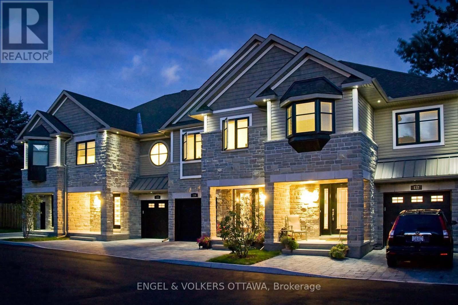 homes on street - 109 Montauk, Ottawa, ON - Outdoor With Facade