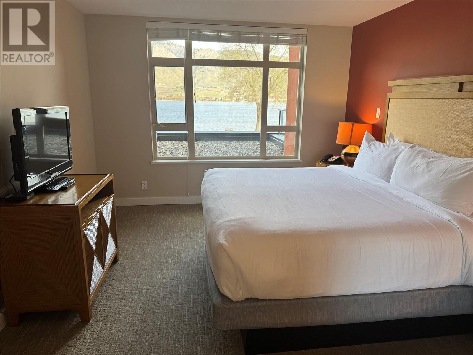 15 Park Place Unit# 212, Osoyoos, BC - Indoor Photo Showing Bedroom