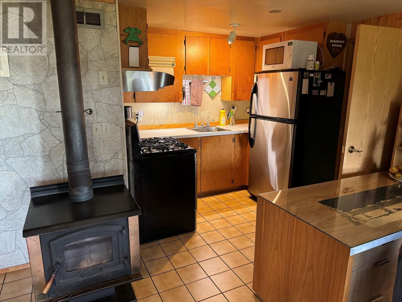 2500 500 Road, Vanderhoof, BC - Indoor Photo Showing Kitchen