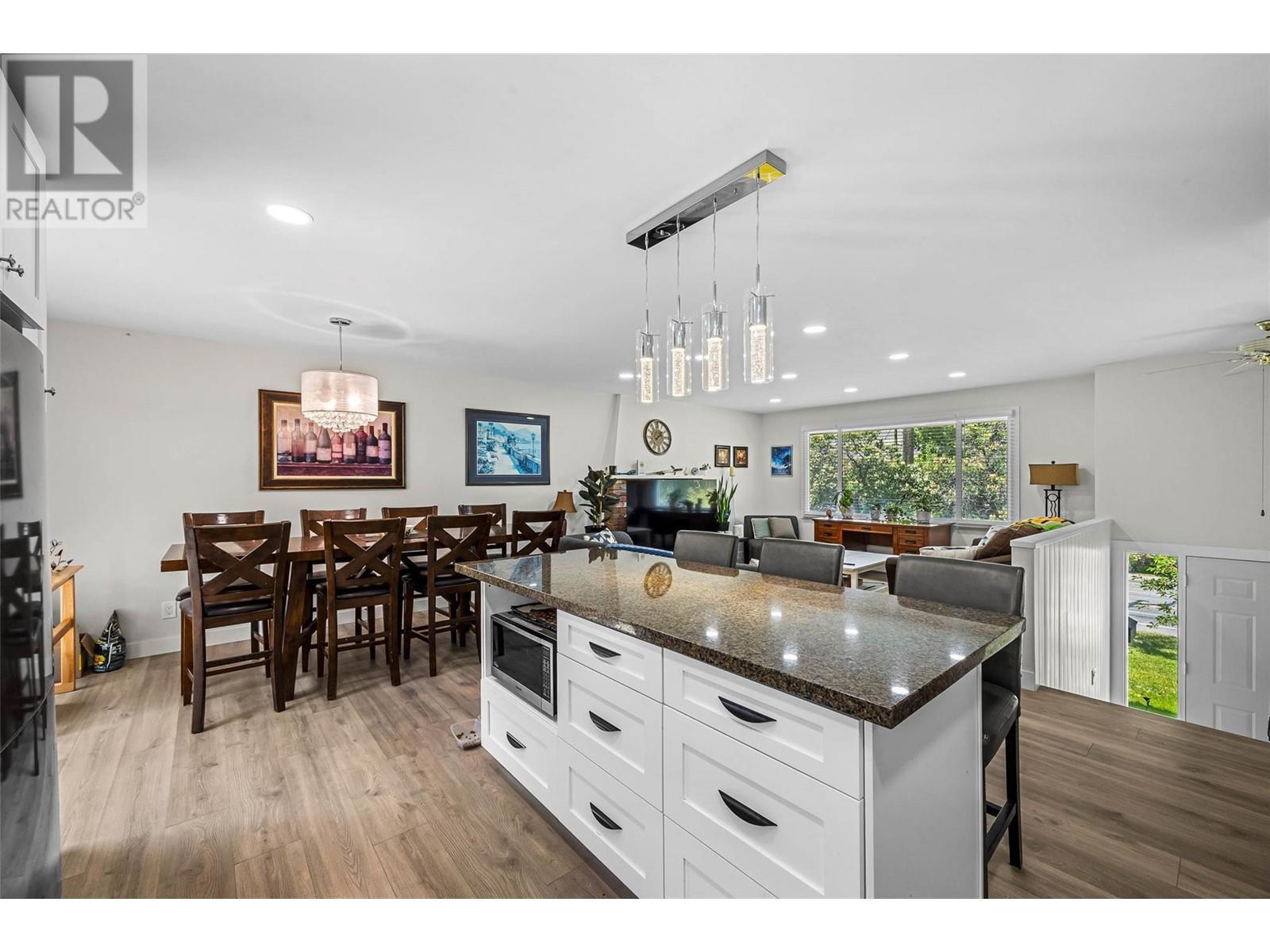 2103 Valleyview Drive, Kamloops, BC - Indoor