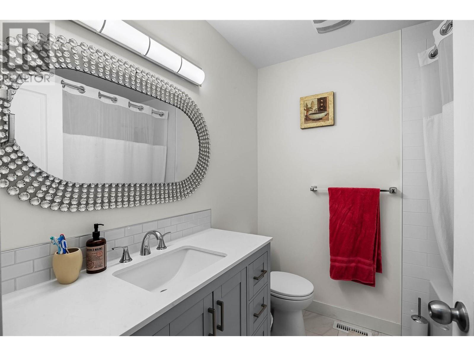 2103 Valleyview Drive, Kamloops, BC - Indoor Photo Showing Bathroom