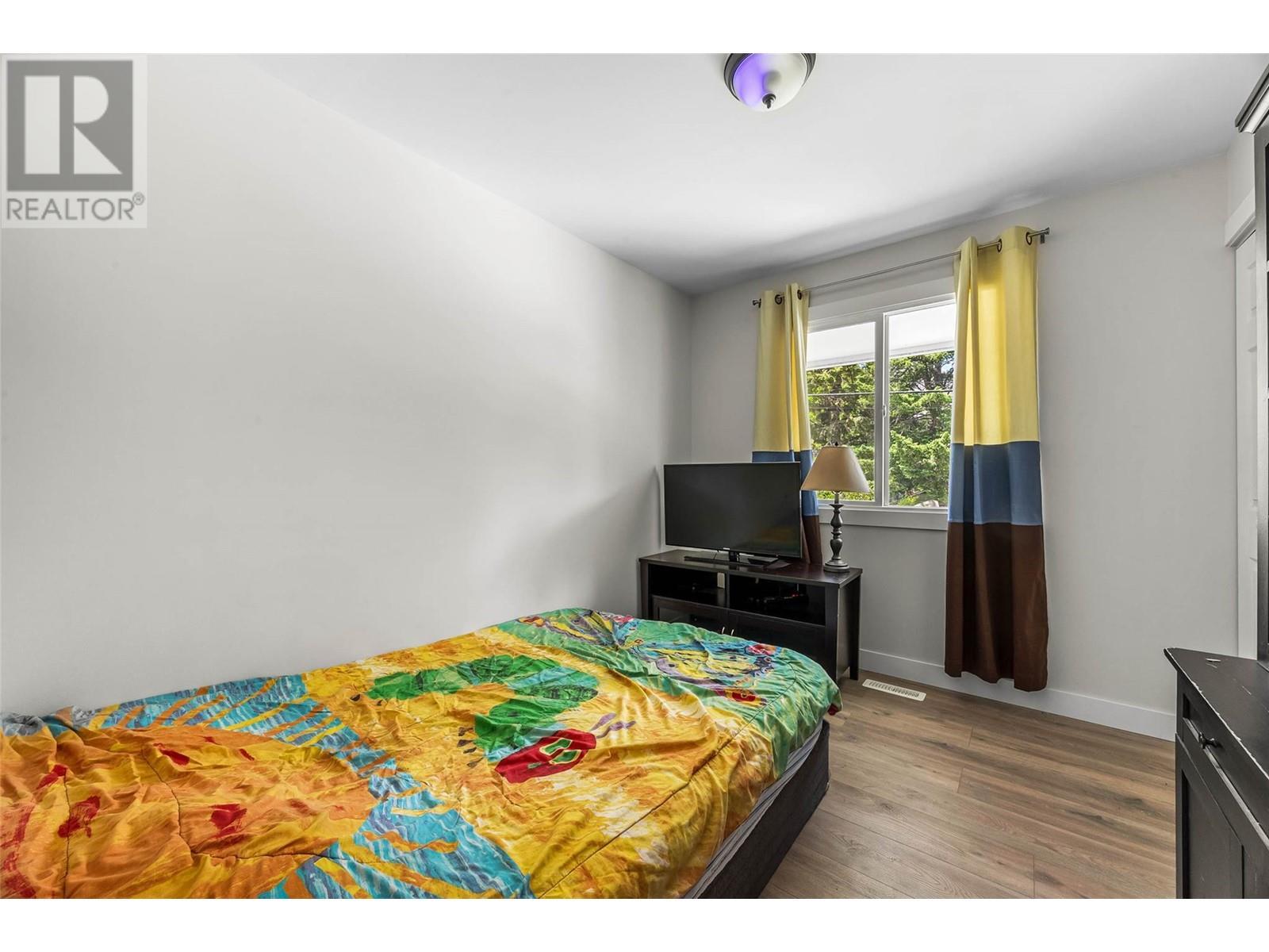 2103 Valleyview Drive, Kamloops, BC - Indoor Photo Showing Bedroom