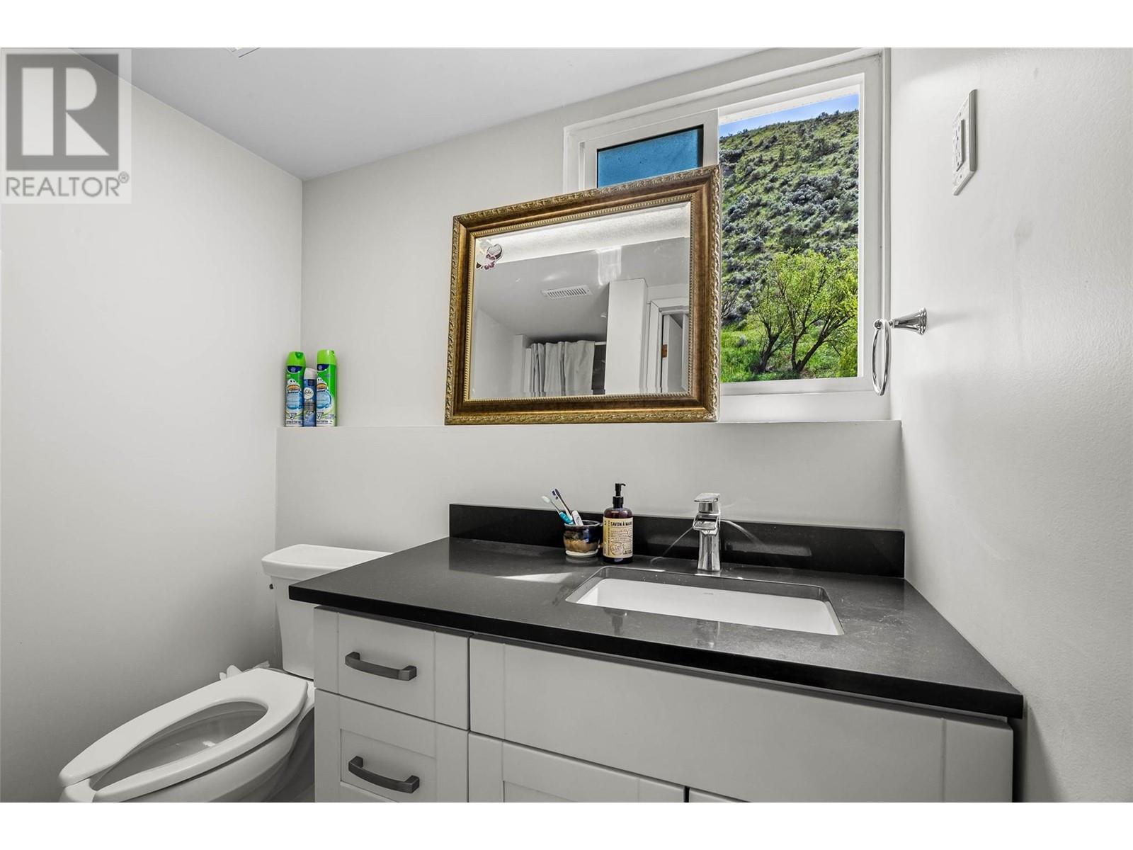 2103 Valleyview Drive, Kamloops, BC - Indoor Photo Showing Bathroom