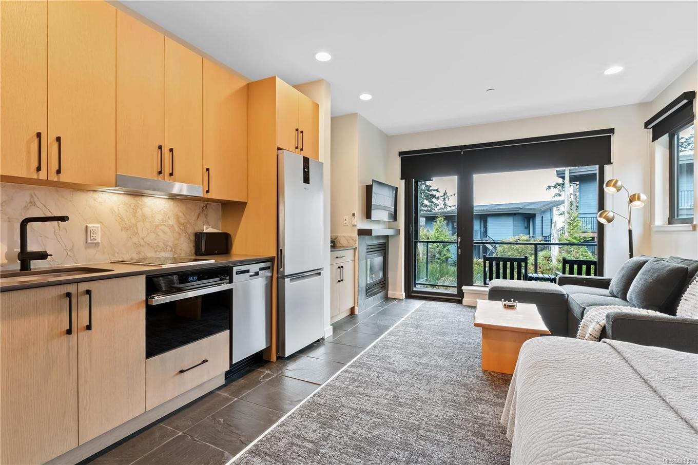 2202-596 Marine Dr, Ucluelet, BC - Indoor Photo Showing Kitchen