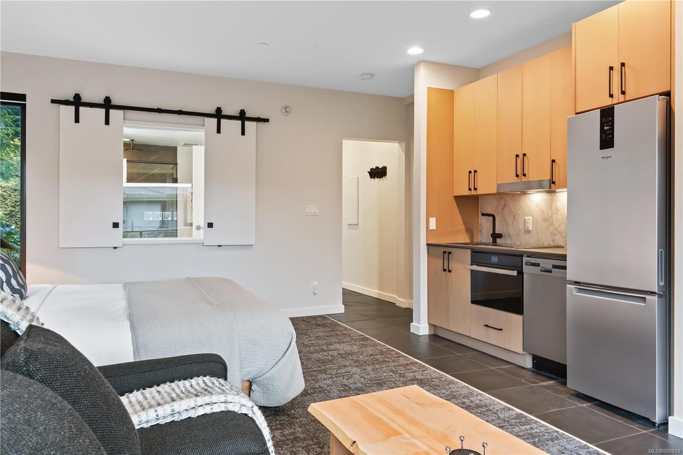 2202-596 Marine Dr, Ucluelet, BC - Indoor Photo Showing Kitchen