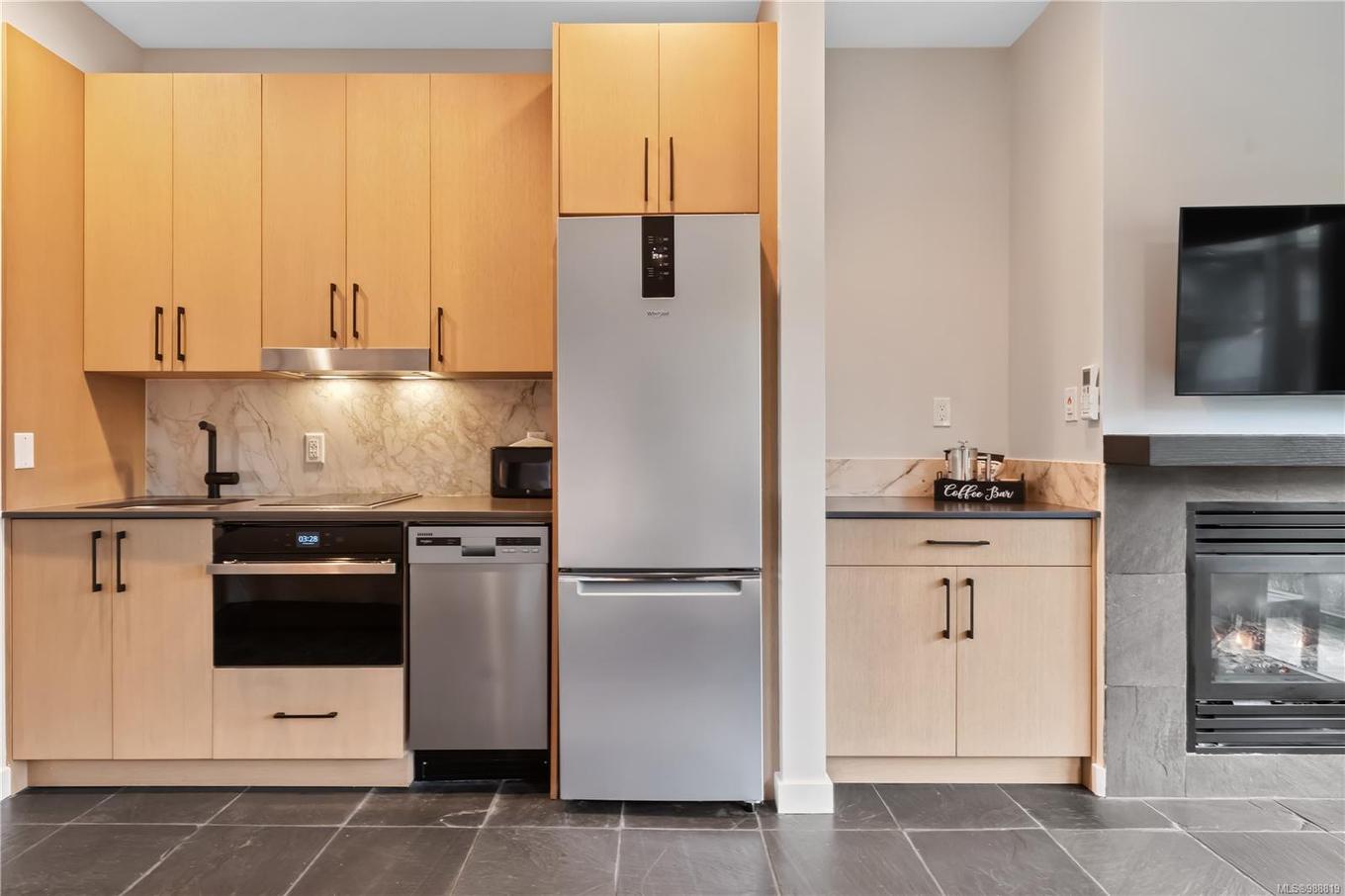 2202-596 Marine Dr, Ucluelet, BC - Indoor Photo Showing Kitchen