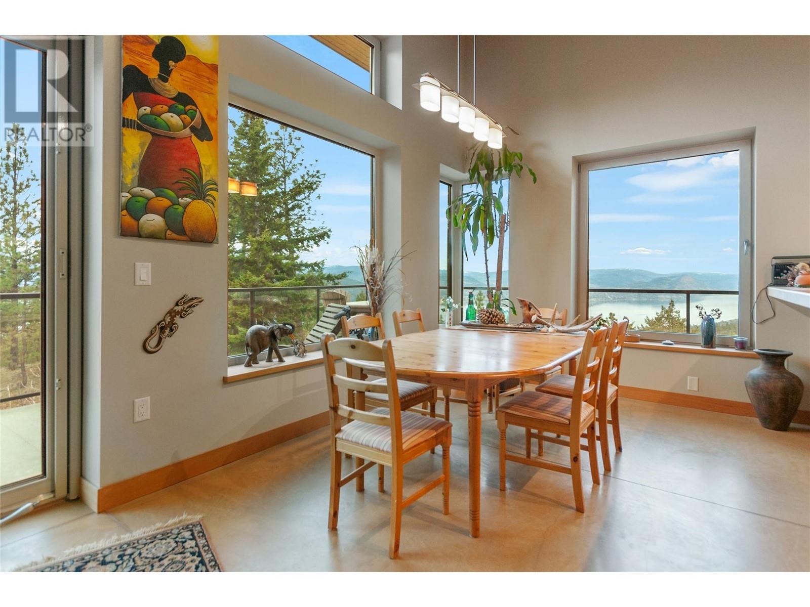 102 Vista Place, Penticton, BC - Indoor Photo Showing Dining Room