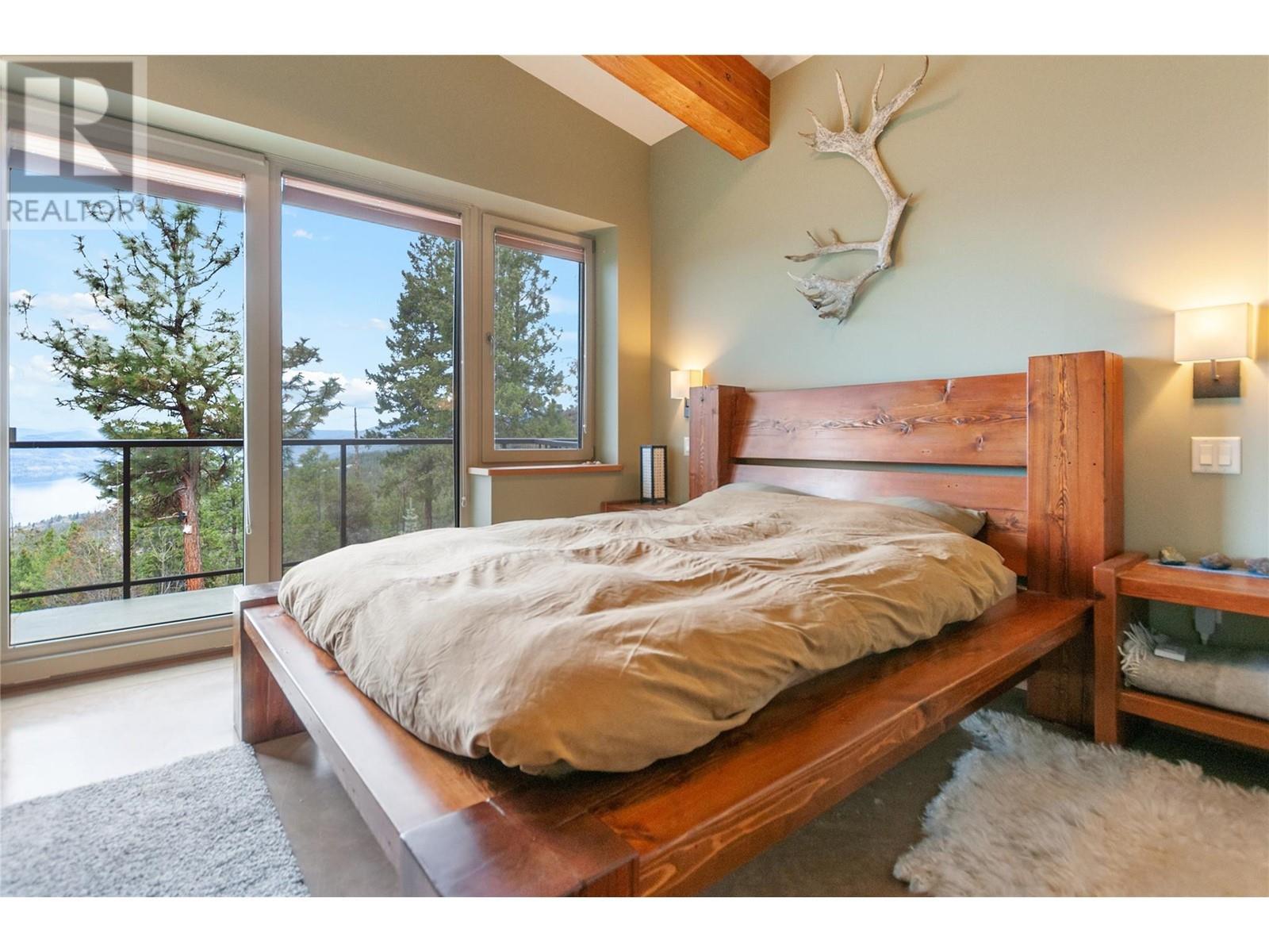 102 Vista Place, Penticton, BC - Indoor Photo Showing Bedroom