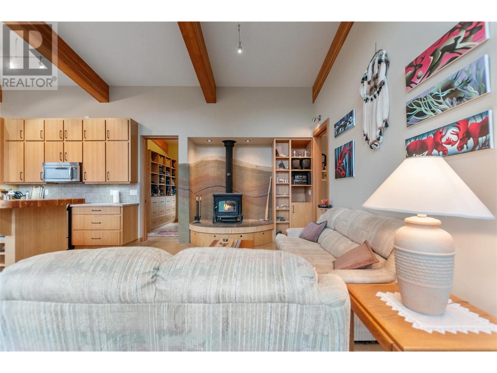 102 Vista Place, Penticton, BC - Indoor With Fireplace