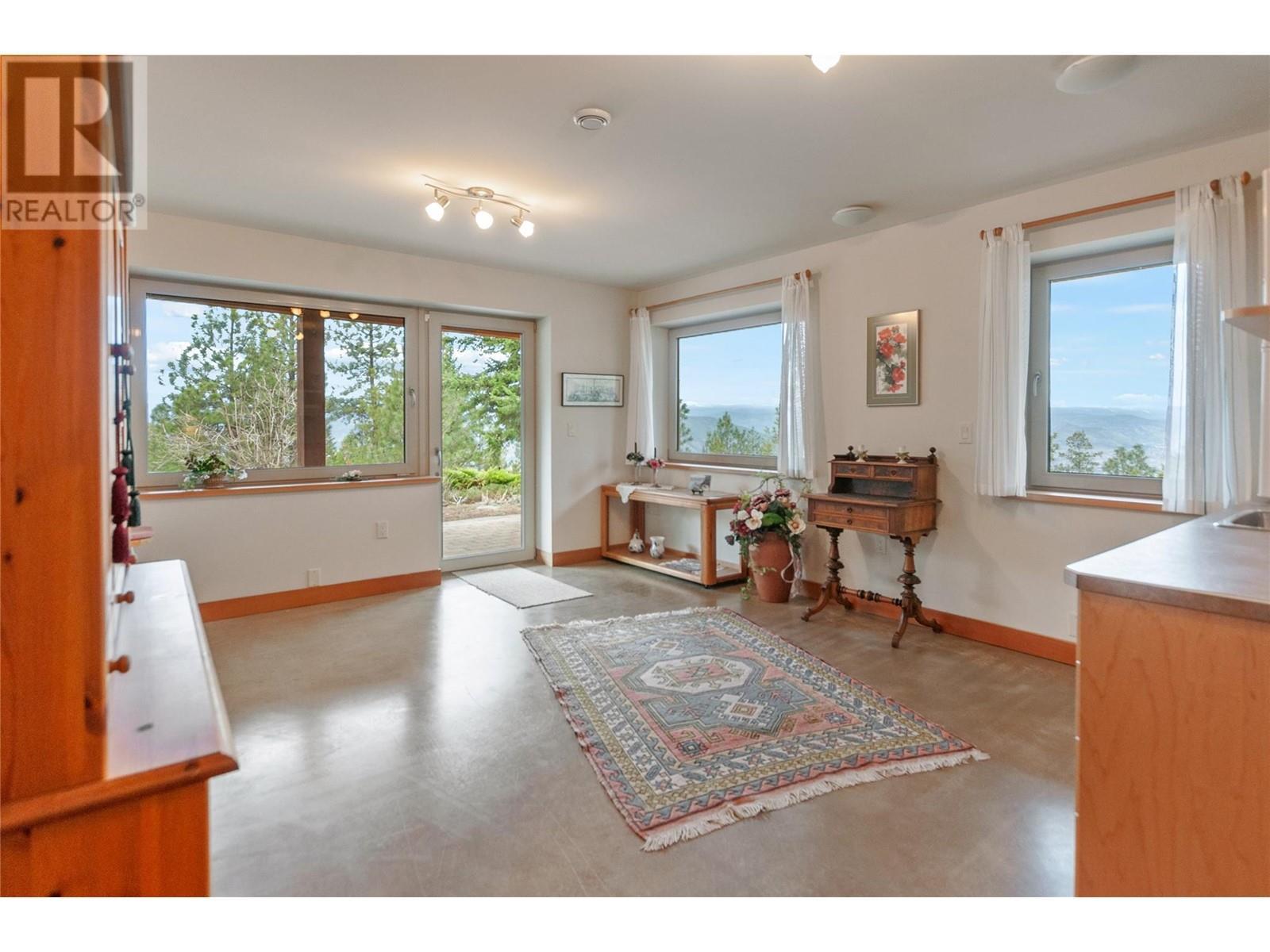 102 Vista Place, Penticton, BC - Indoor Photo Showing Other Room