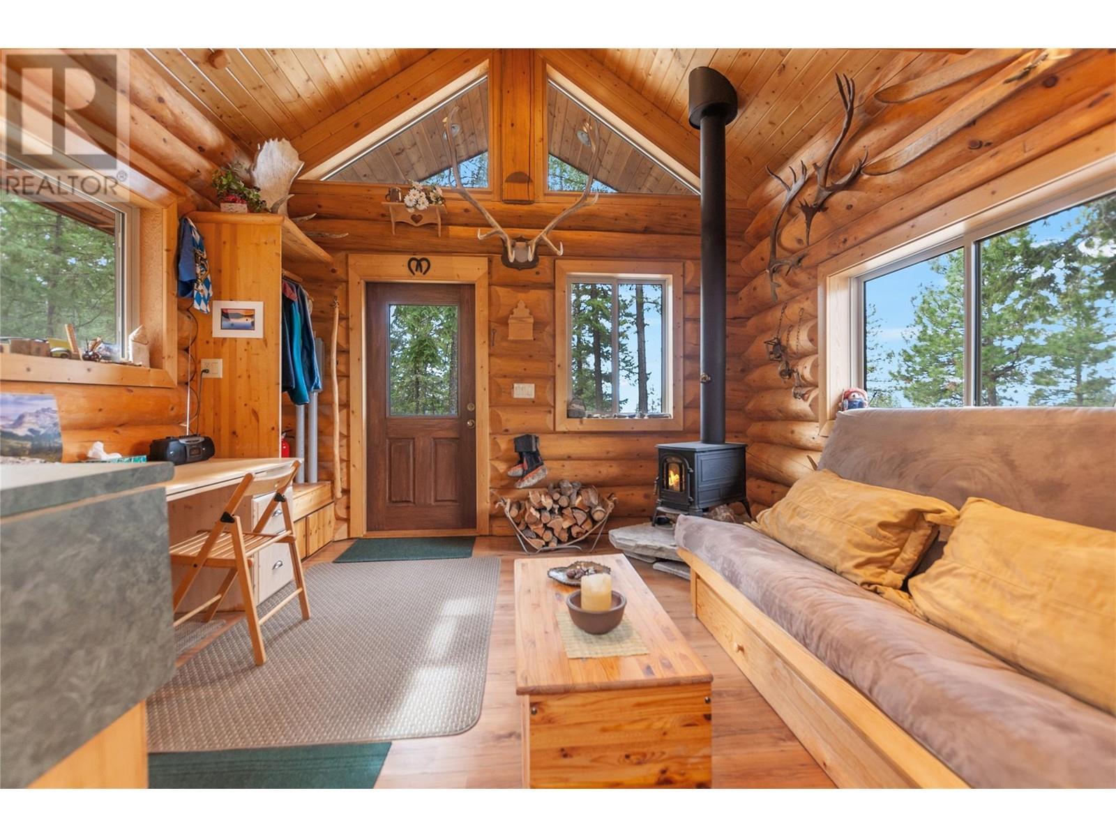 102 Vista Place, Penticton, BC - Indoor Photo Showing Other Room