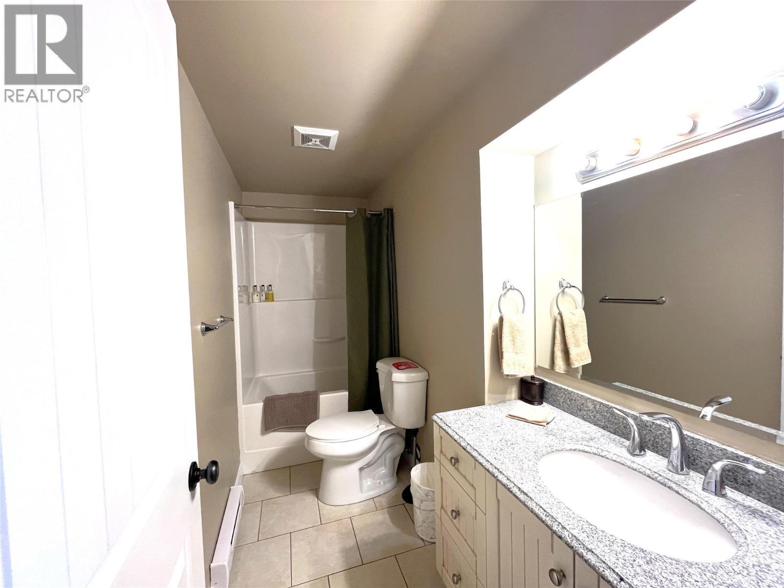 5485 Lac Le Jeune Road Unit# 17/18, Kamloops, BC - Indoor Photo Showing Bathroom