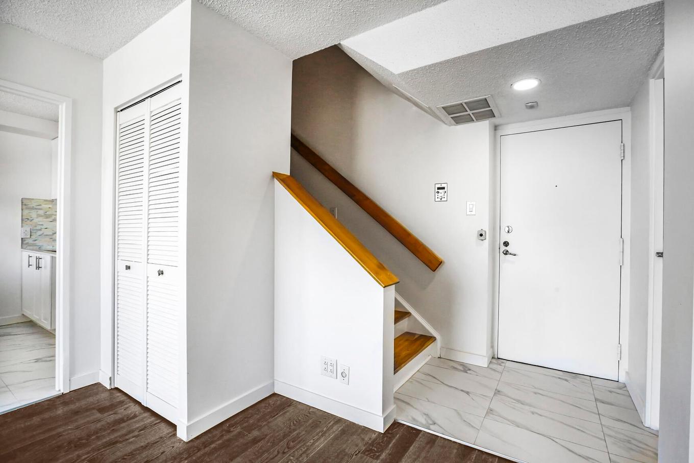 Hall d'entrée/Vestibule - 320-150 Rue Berlioz, Montréal (Verdun/Île-Des-Soeurs), QC - Indoor Photo Showing Other Room