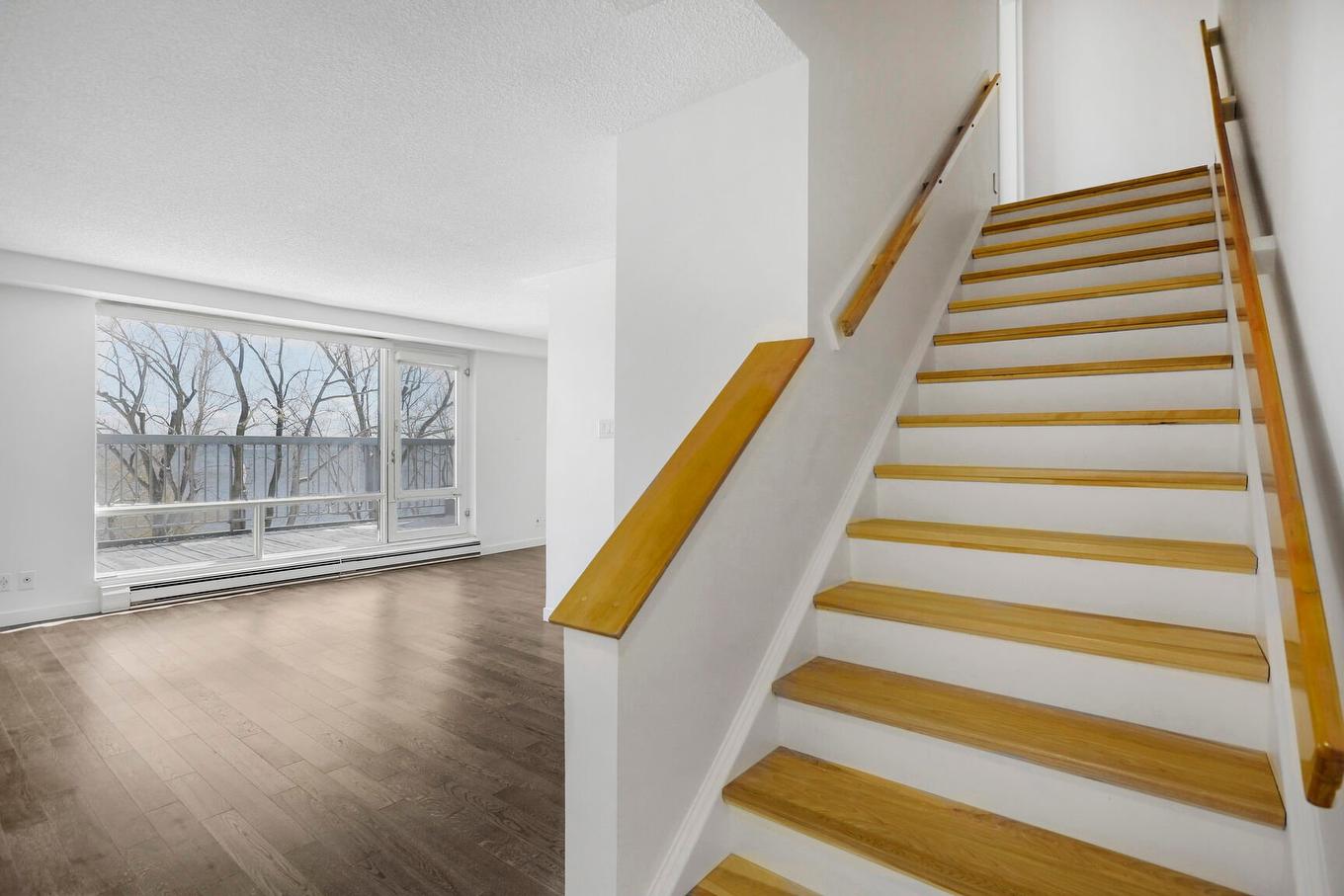 Escalier - 320-150 Rue Berlioz, Montréal (Verdun/Île-Des-Soeurs), QC - Indoor Photo Showing Other Room