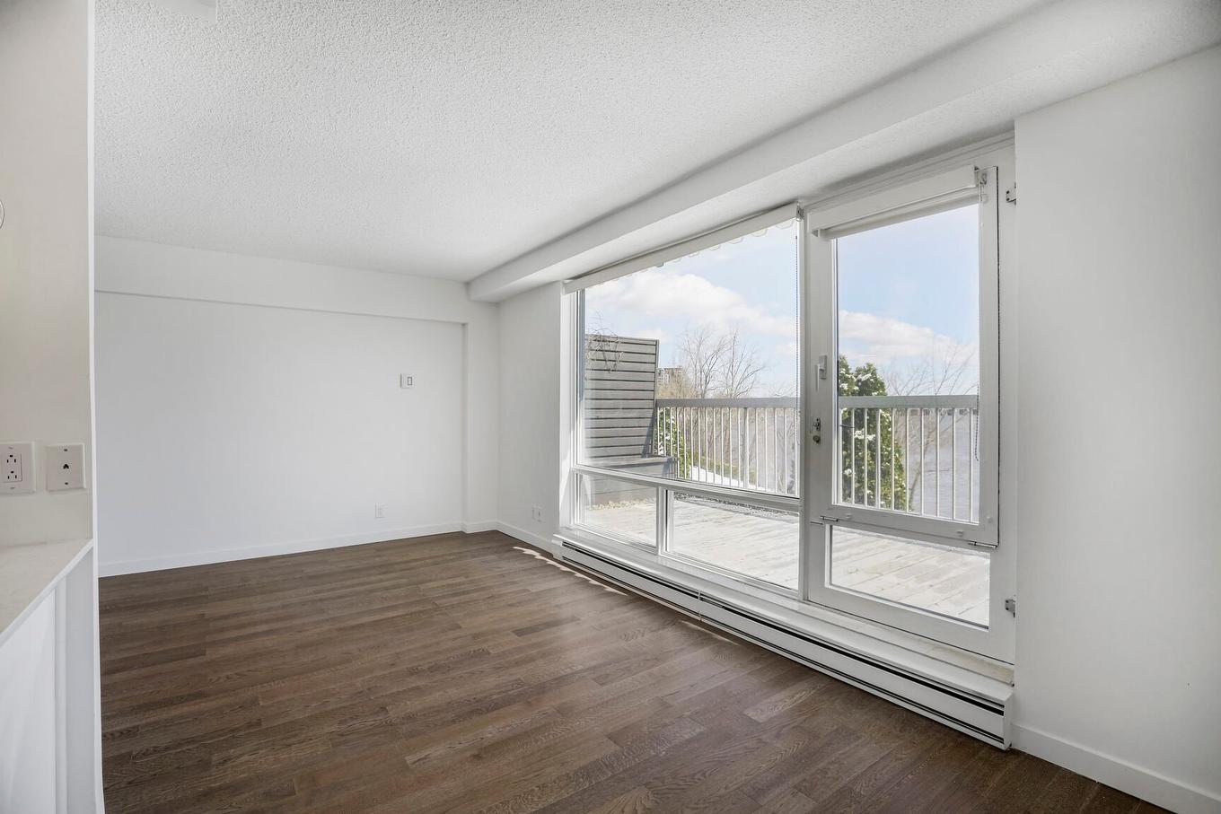 Salon - 320-150 Rue Berlioz, Montréal (Verdun/Île-Des-Soeurs), QC - Indoor Photo Showing Other Room