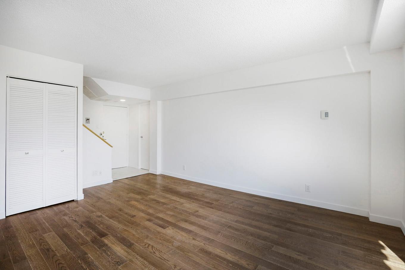 Salon - 320-150 Rue Berlioz, Montréal (Verdun/Île-Des-Soeurs), QC - Indoor Photo Showing Other Room