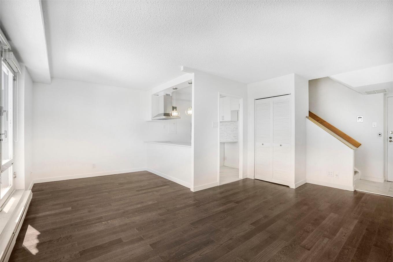 Salon - 320-150 Rue Berlioz, Montréal (Verdun/Île-Des-Soeurs), QC - Indoor Photo Showing Other Room