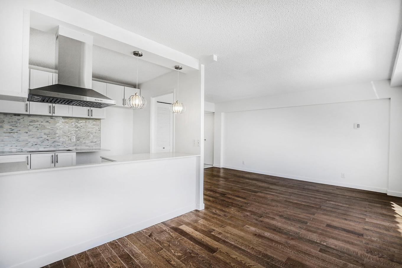 Salon - 320-150 Rue Berlioz, Montréal (Verdun/Île-Des-Soeurs), QC - Indoor Photo Showing Other Room