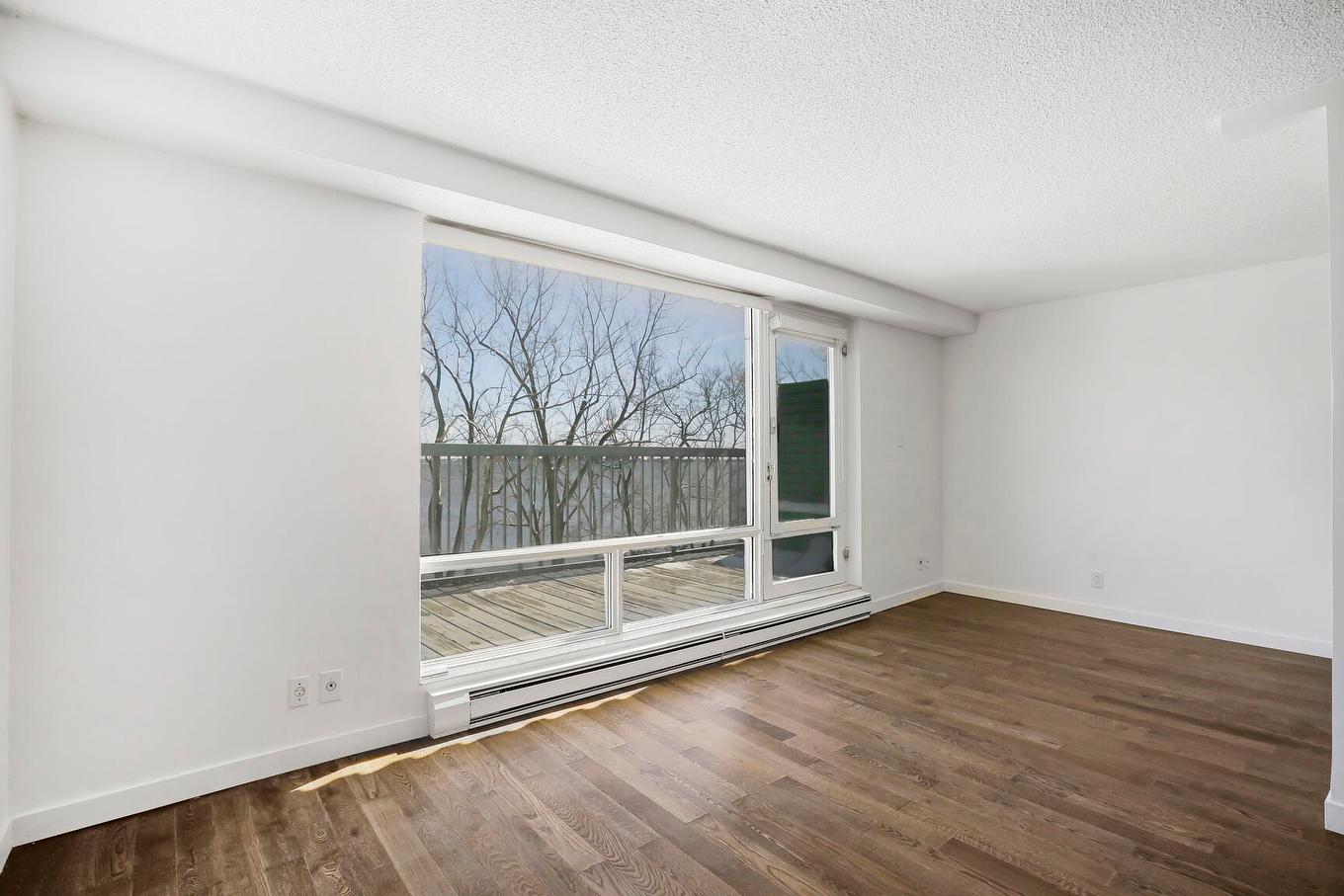 Salon - 320-150 Rue Berlioz, Montréal (Verdun/Île-Des-Soeurs), QC - Indoor Photo Showing Other Room