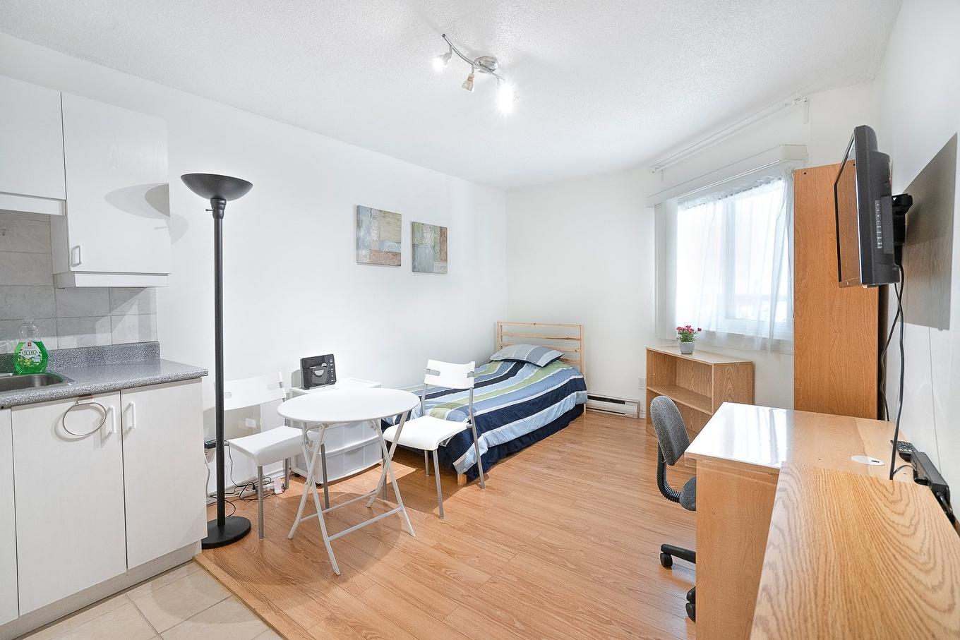 Salon - 103-3480 Rue Simpson, Montréal (Ville-Marie), QC