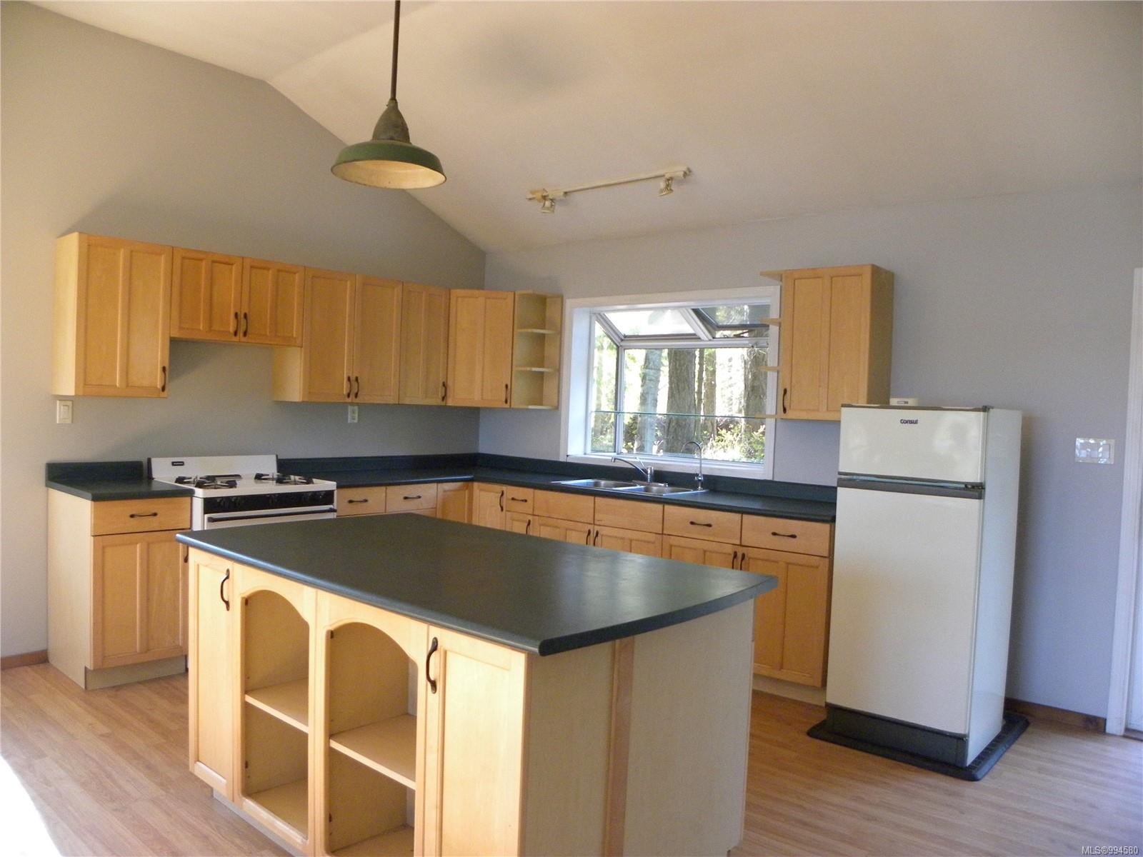 2 Spring Bay Rd, Lasqueti Island, BC