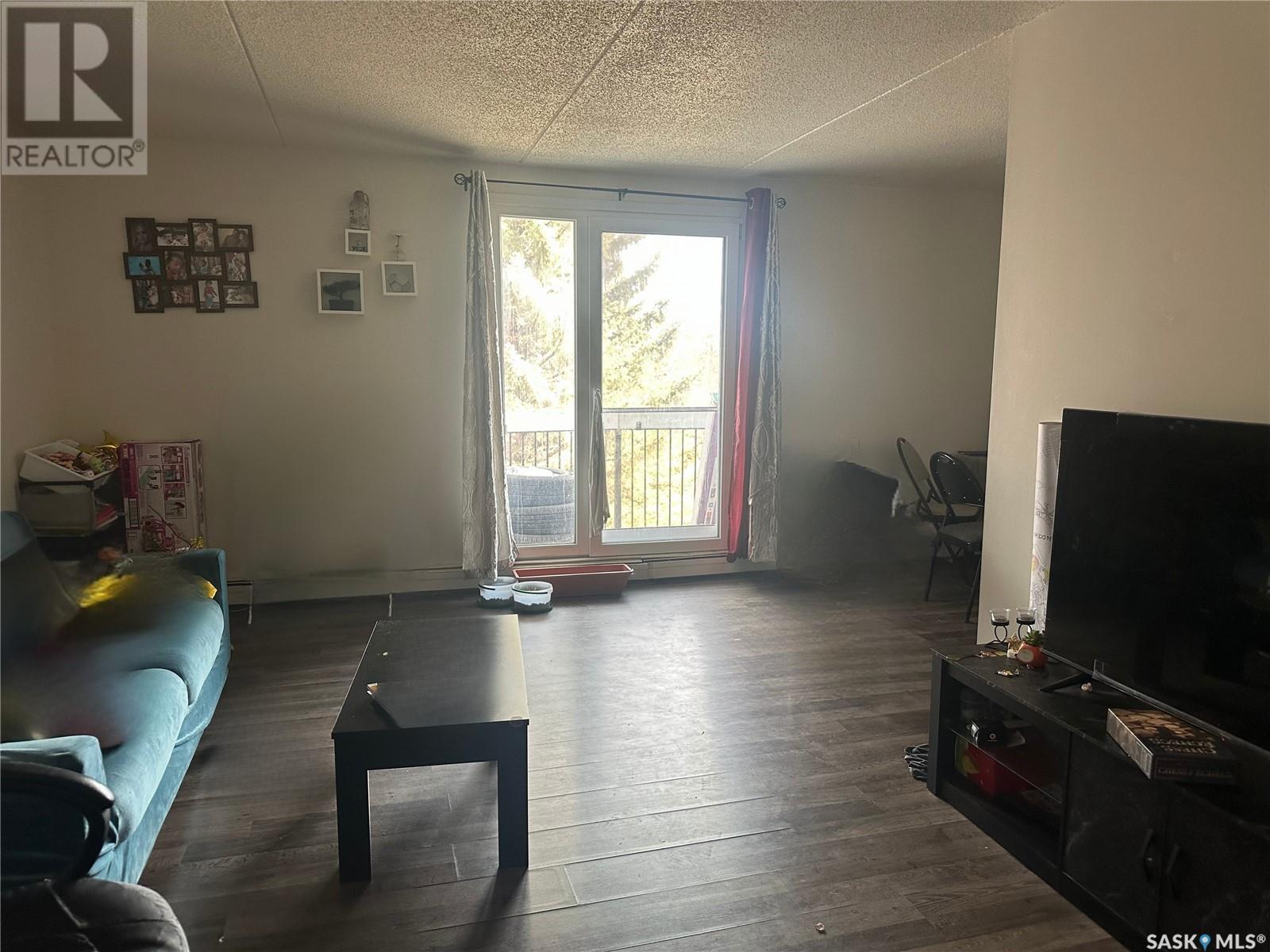 34 15 Centennial Street, Regina, SK - Indoor Photo Showing Living Room