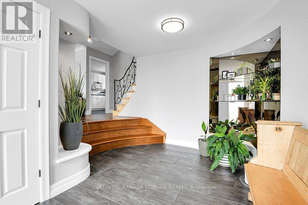 11391 Lakeshore Drive, South Dundas, ON - Indoor Photo Showing Other Room