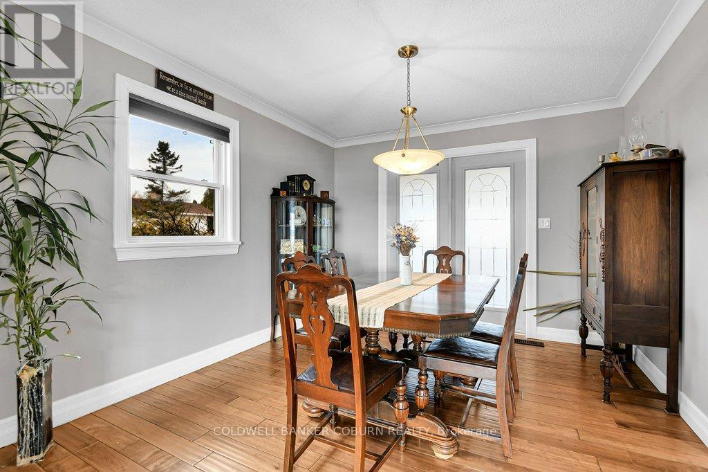11391 Lakeshore Drive, South Dundas, ON - Indoor Photo Showing Dining Room