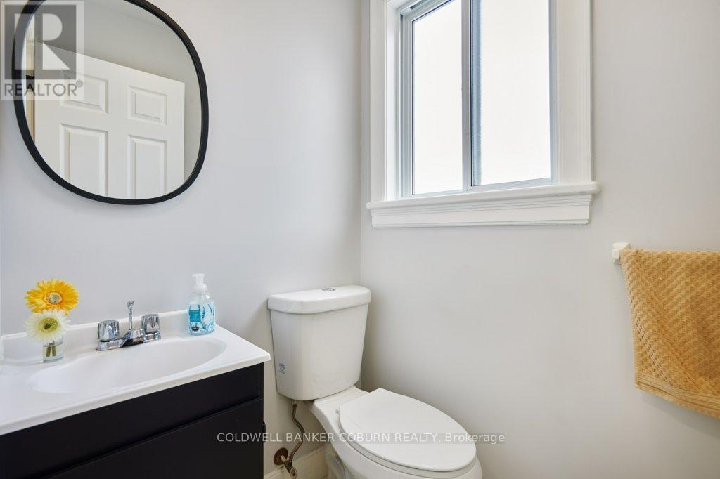 11391 Lakeshore Drive, South Dundas, ON - Indoor Photo Showing Bathroom