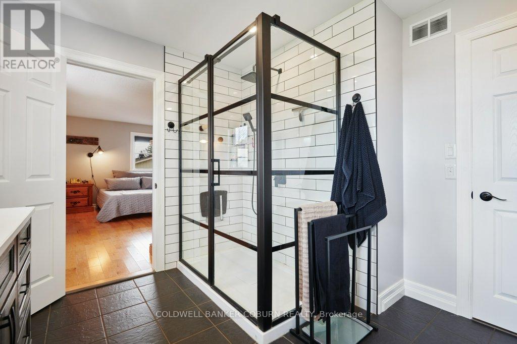 11391 Lakeshore Drive, South Dundas, ON - Indoor Photo Showing Other Room