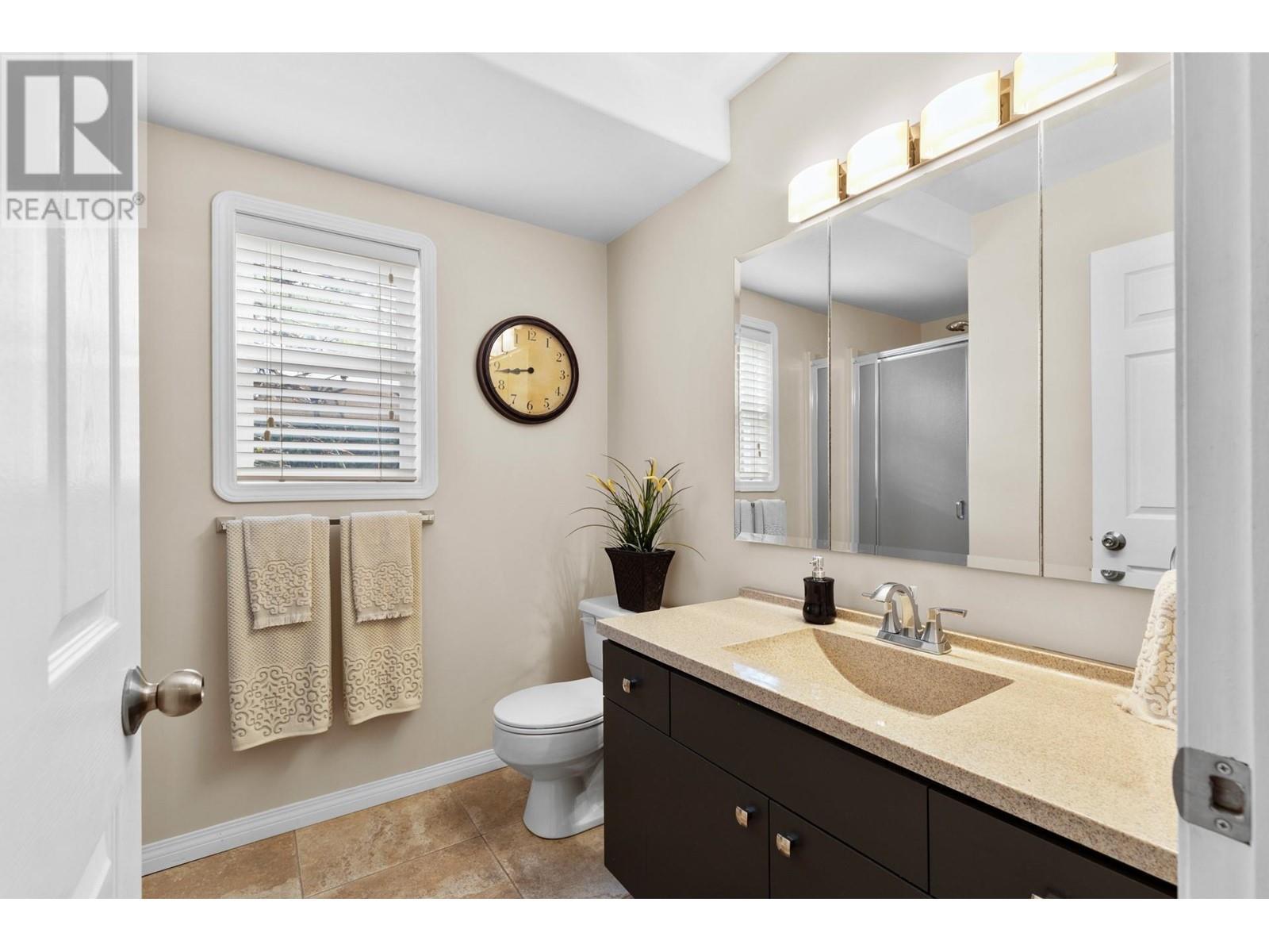 7115 Tronson Road, Vernon, BC - Indoor Photo Showing Bathroom