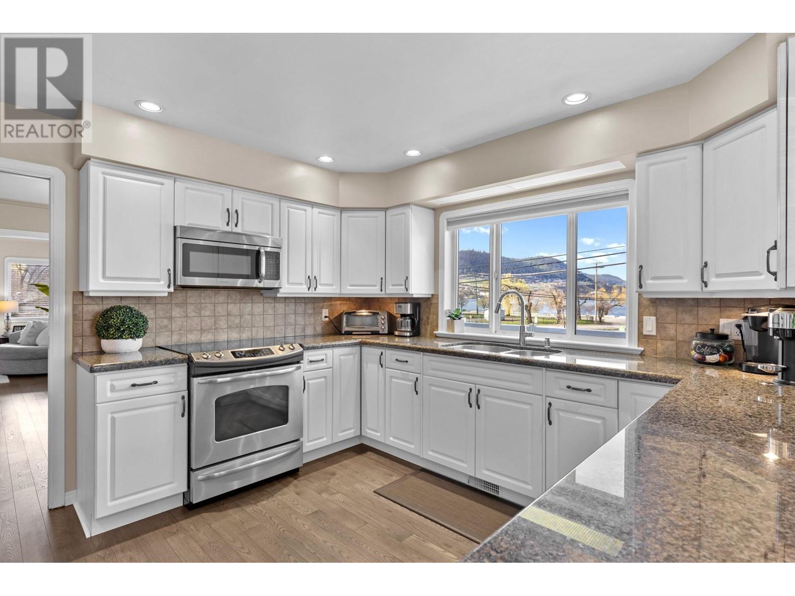 7115 Tronson Road, Vernon, BC - Indoor Photo Showing Kitchen With Double Sink
