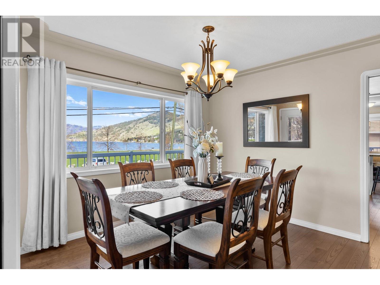 7115 Tronson Road, Vernon, BC - Indoor Photo Showing Dining Room