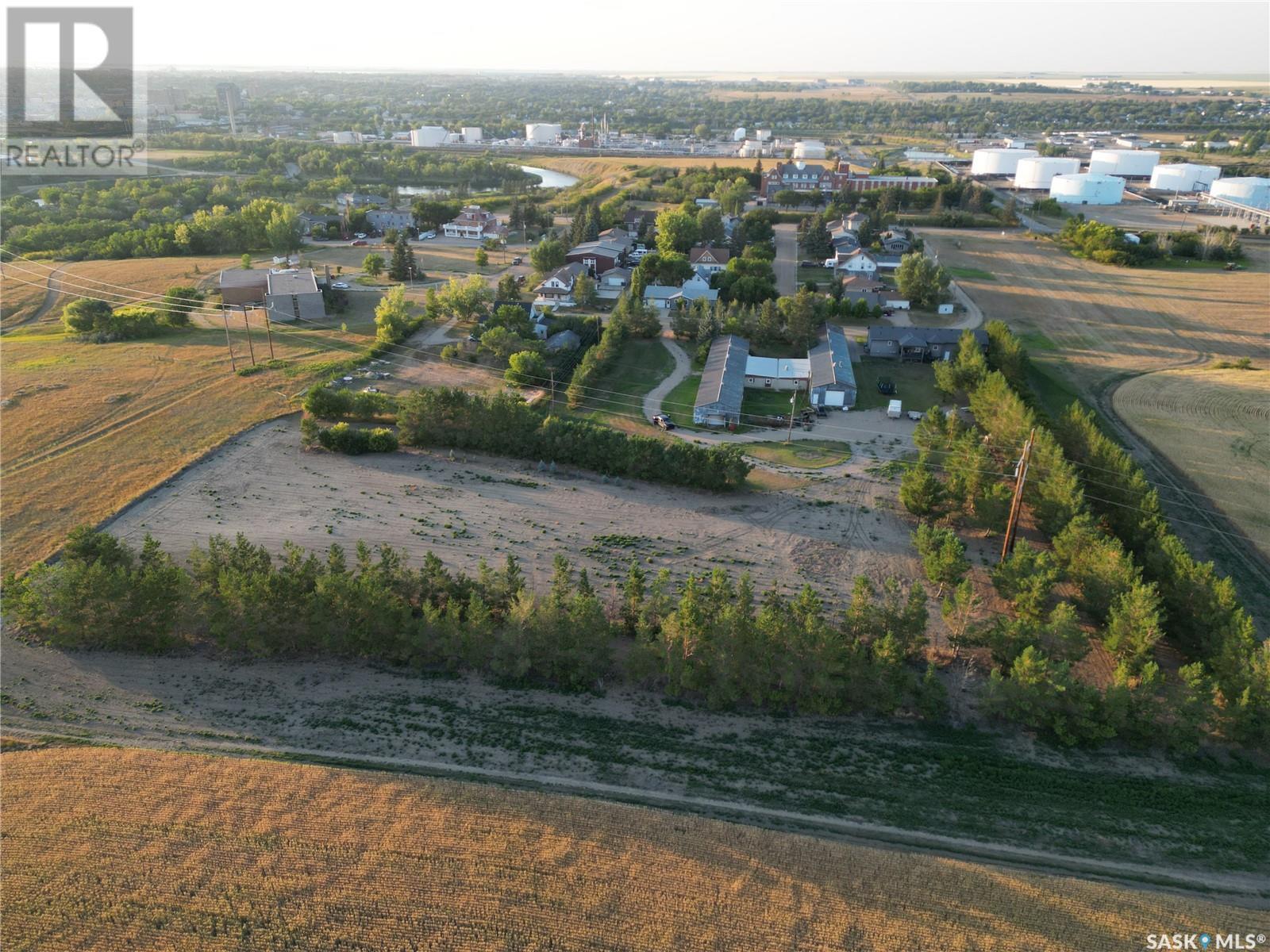 745-751 Victoria Street E, Moose Jaw, SK