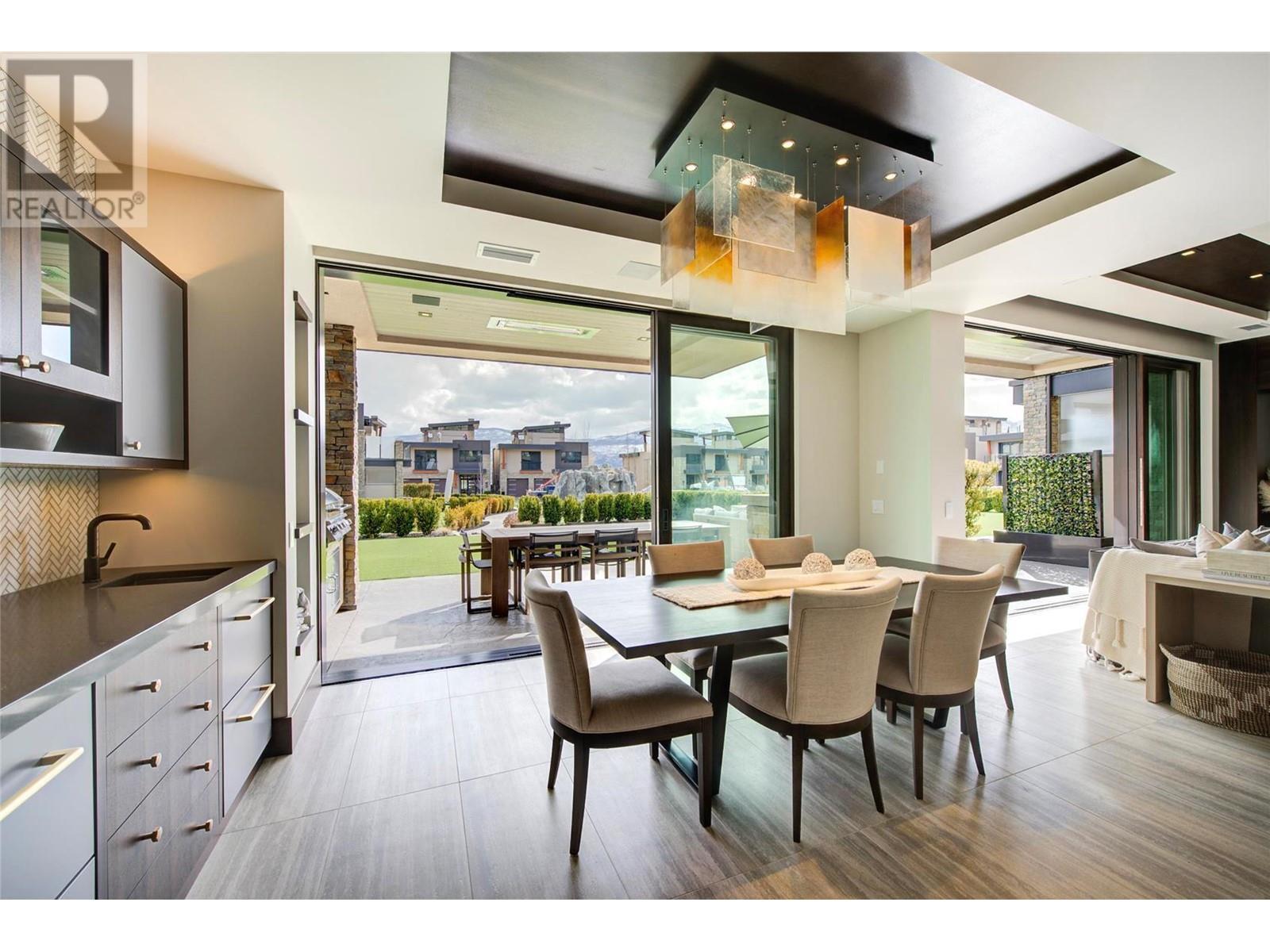 3745 West Bay Road Unit# 14, West Kelowna, BC - Indoor Photo Showing Dining Room