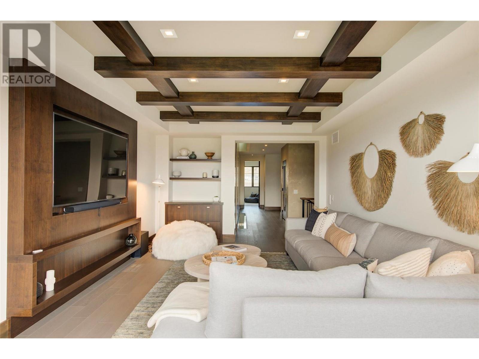 3745 West Bay Road Unit# 14, West Kelowna, BC - Indoor Photo Showing Living Room