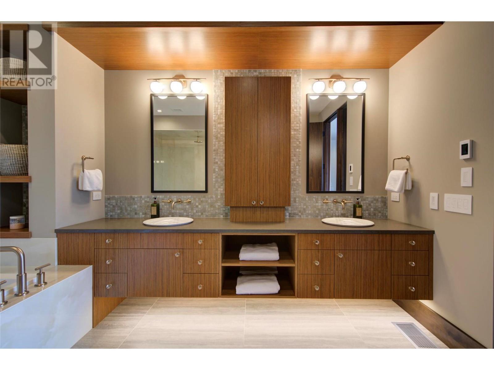 3745 West Bay Road Unit# 14, West Kelowna, BC - Indoor Photo Showing Bathroom