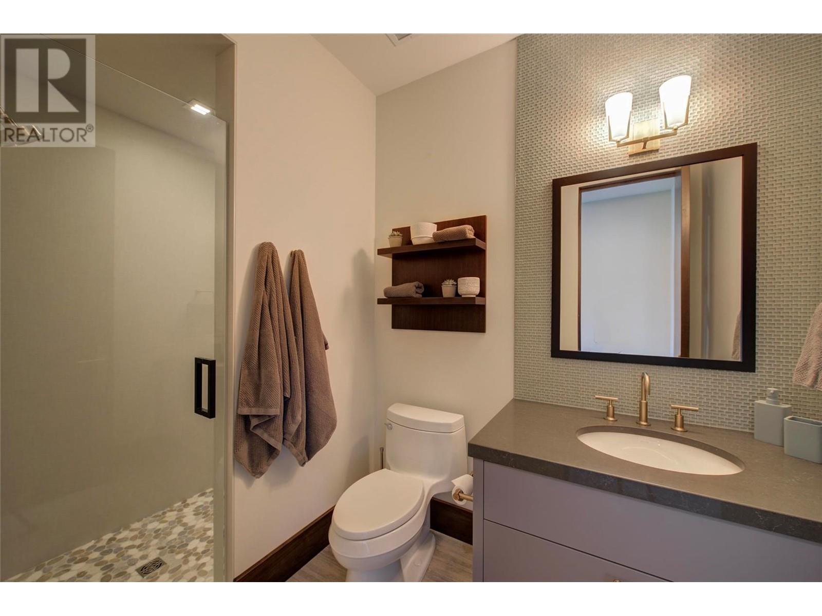 3745 West Bay Road Unit# 14, West Kelowna, BC - Indoor Photo Showing Bathroom