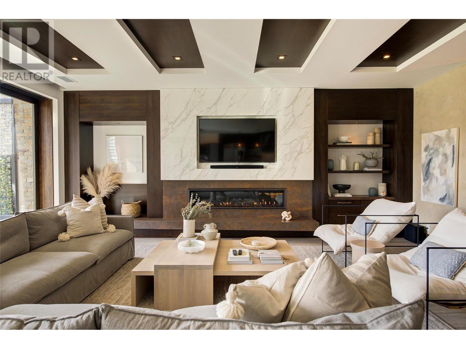 3745 West Bay Road Unit# 14, West Kelowna, BC - Indoor Photo Showing Living Room With Fireplace