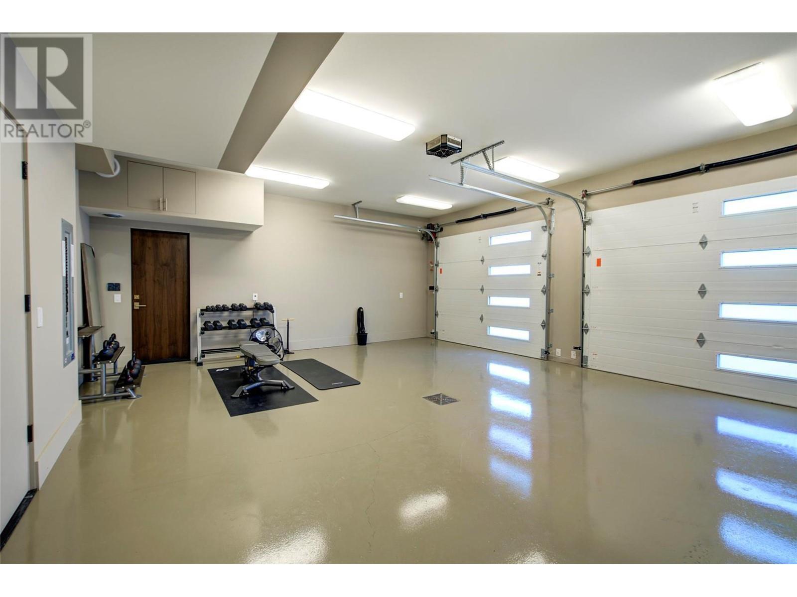 3745 West Bay Road Unit# 14, West Kelowna, BC - Indoor Photo Showing Garage