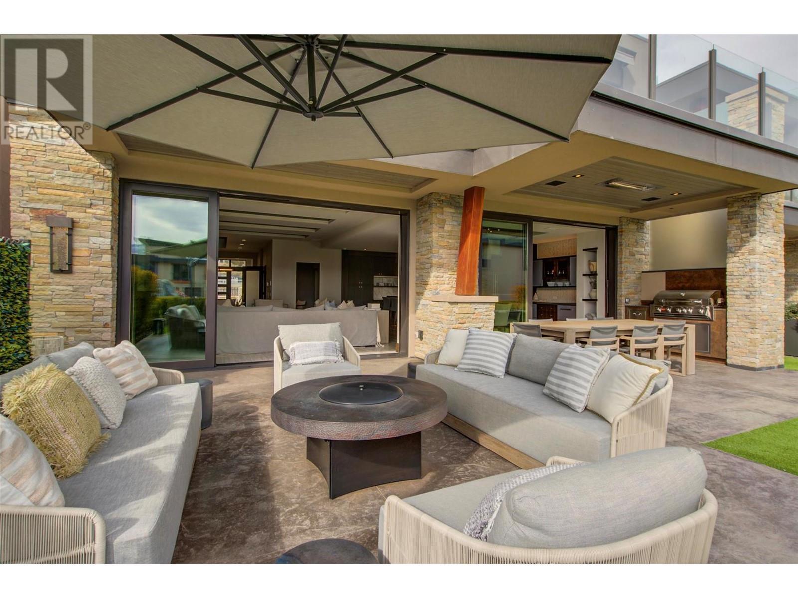 3745 West Bay Road Unit# 14, West Kelowna, BC - Photo Showing Living Room