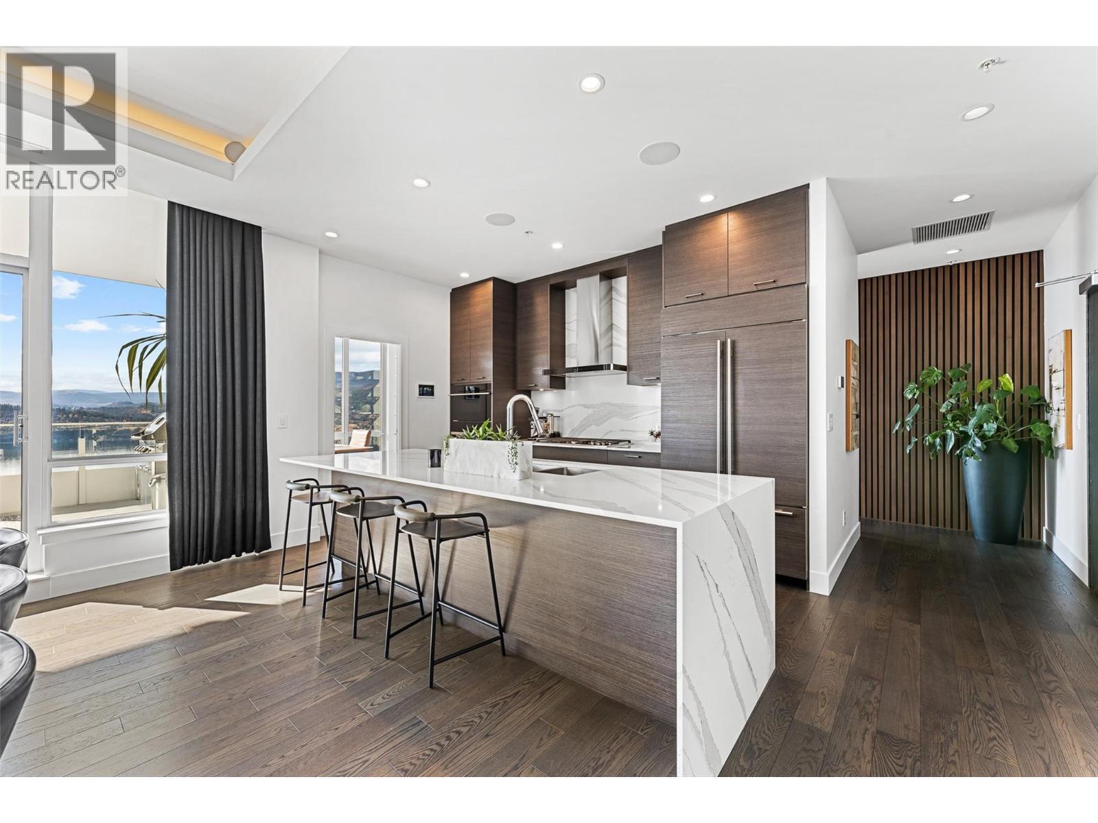 1191 Sunset Drive Unit# 3302, Kelowna, BC - Indoor Photo Showing Kitchen With Upgraded Kitchen