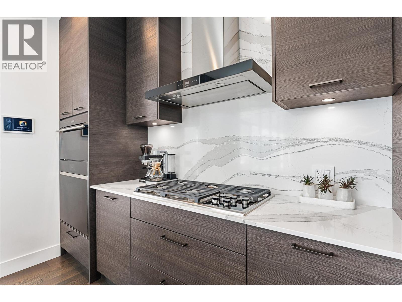 1191 Sunset Drive Unit# 3302, Kelowna, BC - Indoor Photo Showing Kitchen With Upgraded Kitchen